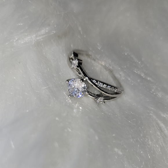 adjustable style silver rhinestone ring - Picture 2 of 2